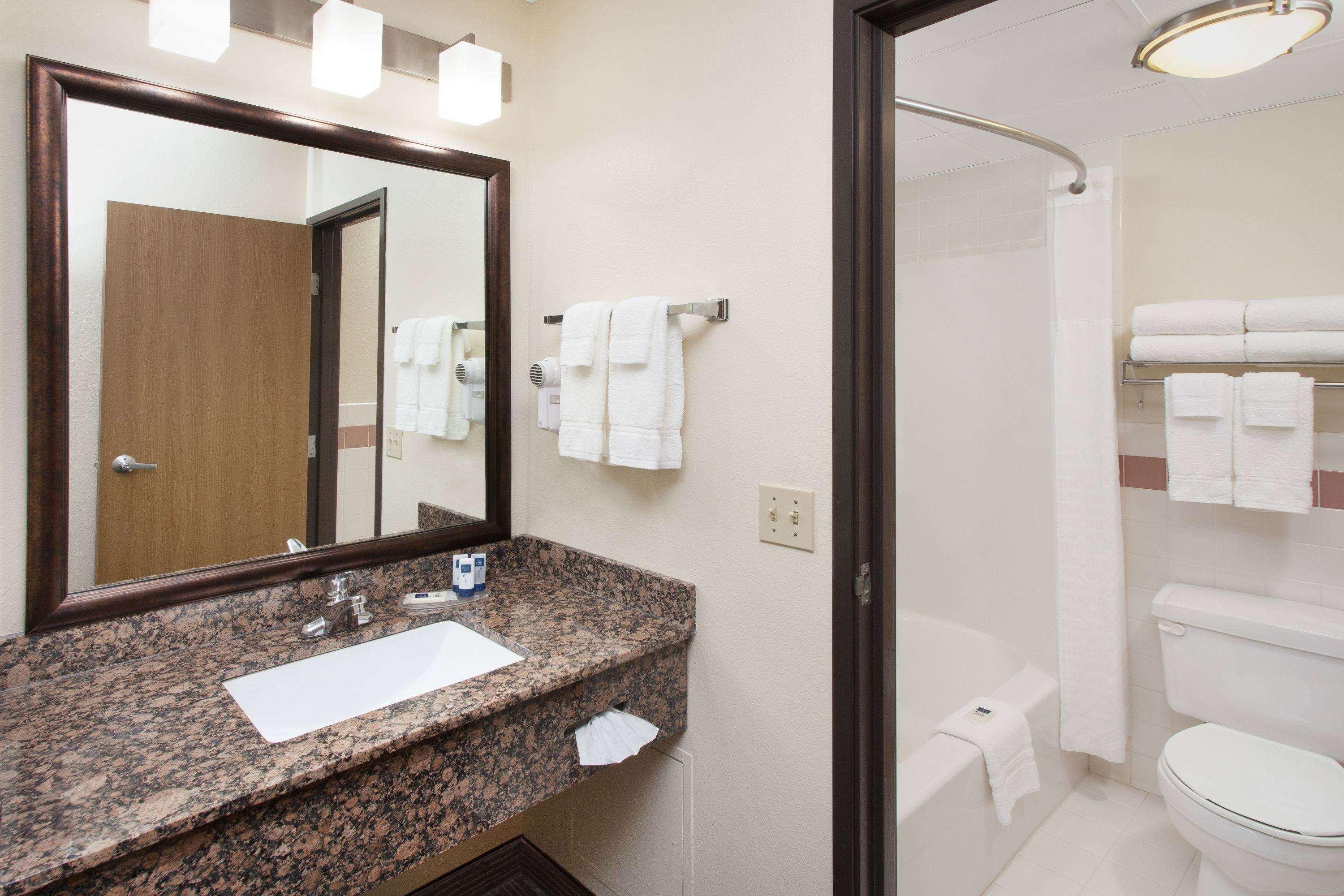 Americinn By Wyndham Grundy Center Εξωτερικό φωτογραφία